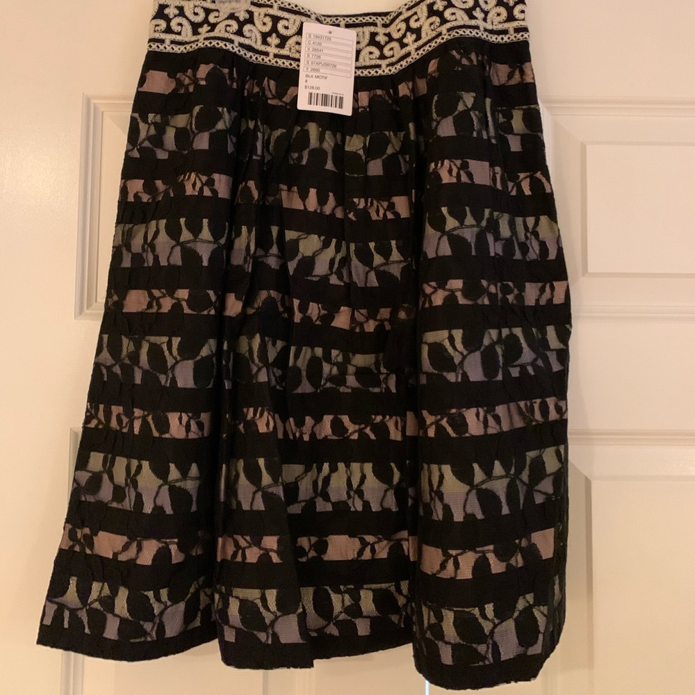 Black motif skirt